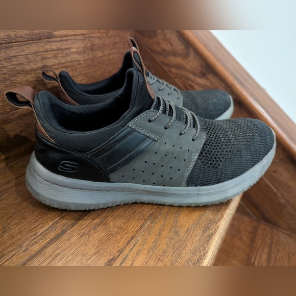 Skechers Black & Gray Men's Slip On Sneakers Size 8 - Picture 13 of 13